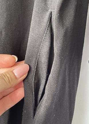 H&m базовое черное платье с карманами с рукавами плотная ткань8 фото