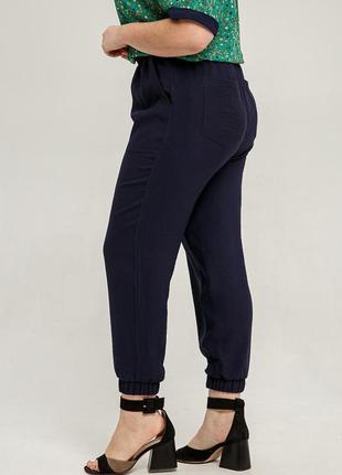 Женские легкие льняные брюки  с манжетами4 фото