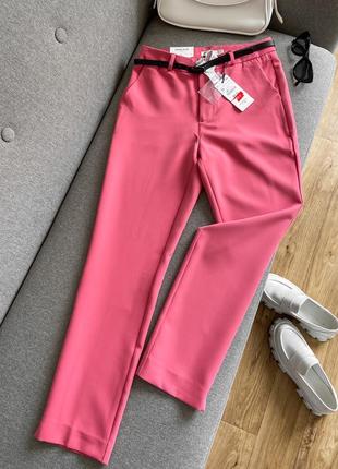 Розовые женские брюки с поясом