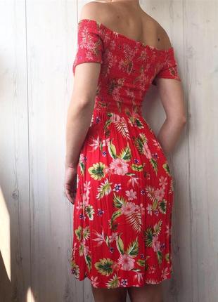 Красивое яркое летнее натуральное платье сарафан на запах в цветы на плечи2 фото