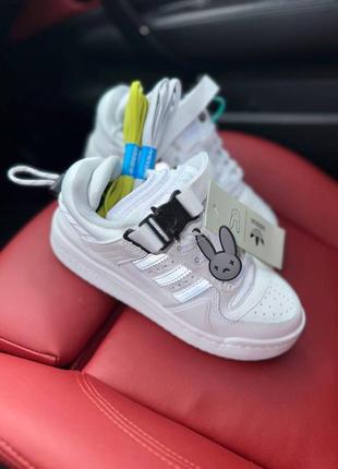Нереальные популярные кроссовки adidas forum x bad bunny white reflective белые со светоотражателями8 фото