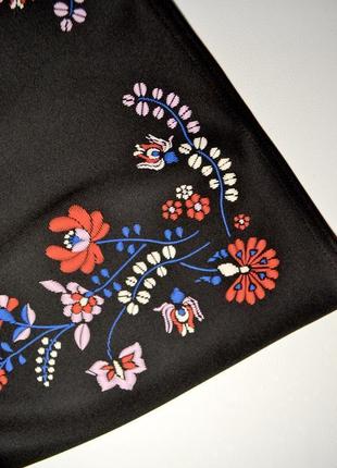 Черная юбка с аппликацией вышивки цветы2 фото