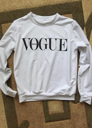 Кофта с надписью “vogue”