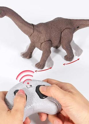 Игрушка динозавр брахиозавр с пультом управления на батарейках наляля5 фото