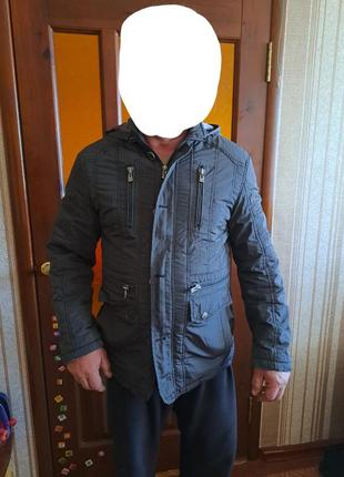 Стильна сіра осінка весняна демісезон куртка вітровка з капюшоном чоловіча