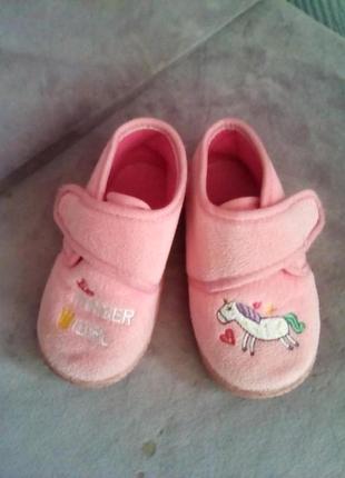 Тапочки для девочки.