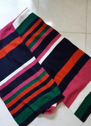 Яркий мягкий шарф в полоску на холодный день,  tu