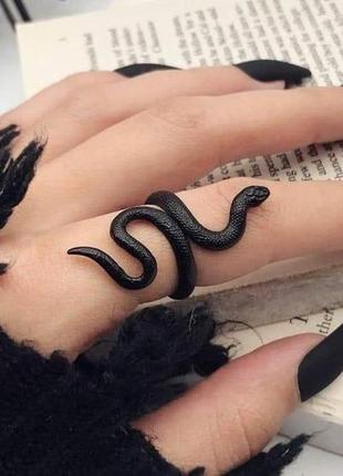 Кольцо змея черное