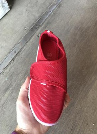Красные кроссовки, мокасины4 фото