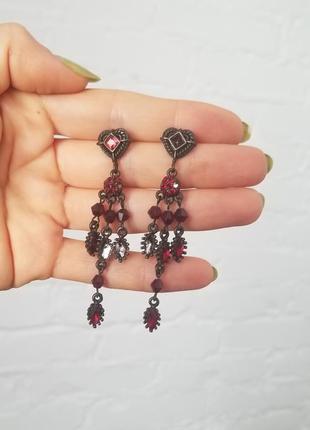 Серьги гвоздики, свисающие