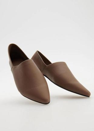 Кожаные базовые кофейные лоферы premium reserved натуральная кожа бежевые кофе с молоком