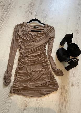 Сукня , плаття.