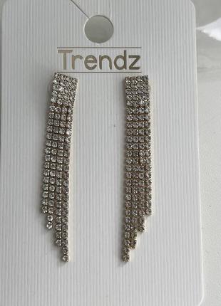 Сережки гвоздики стрази.