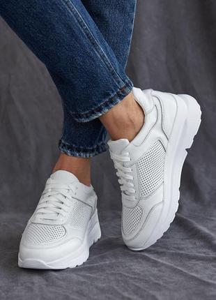 Жіночі кросівки шкіряні літні білі перфорація4 фото