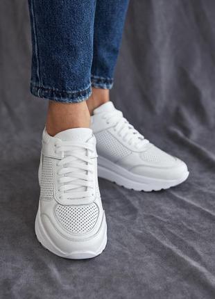 Жіночі кросівки шкіряні літні білі перфорація2 фото