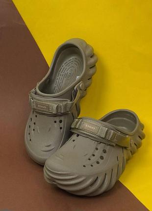 Чоловічі крокси сабо  crocs echo clog khaki1 фото