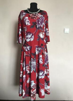 Нове шикарне червоне з квітами плаття
