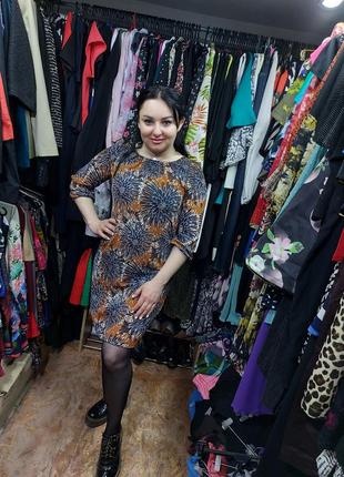 Яскрава сукня