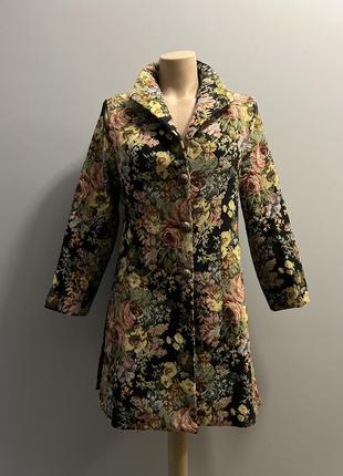Пальто гобеленове, демісезонне, укорочене, у стилі dolge & gabbana, вінтаж