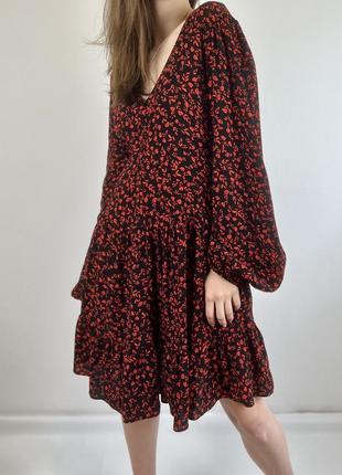 F&f чорна легка вільна сукня у червоний квітковий принт з довгим рукавом