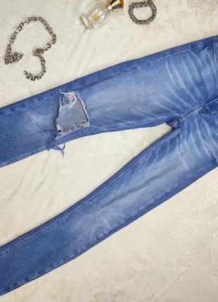 Шикарные джинсы с рваностями от zara
