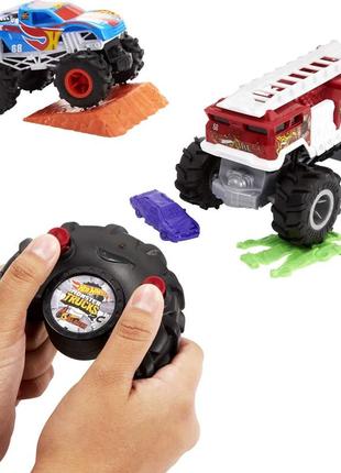 Набір машин монстр трак хот вилс 2 шт hot wheels rc monster trucks 2-pack in 1:241 фото