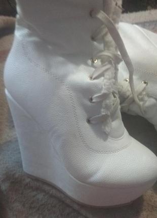 Кожані білі чоботи2 фото