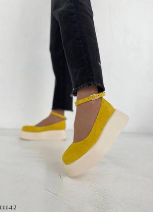 Туфельки на танкетці
колір: mustard, натуральна замша