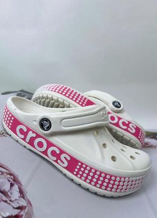 Женские кроксы crocs bayaband - logo motion white