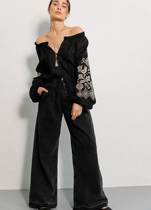 Вышиванка женская черная с вышивкой крестиком золотого цвета