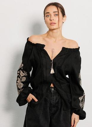 Вышиванка женская черная с вышивкой крестиком золотого цвета