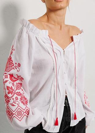 Вышиванка женская белая с красной вышивкой крестиком2 фото