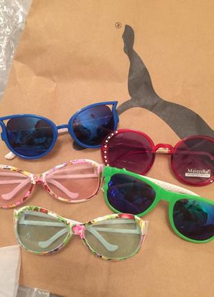 Солнцезащитные очки в ассортименте