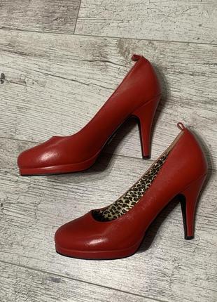 Туфли красного алого цвета, натуральная кожа  размер 38 /38,56 фото