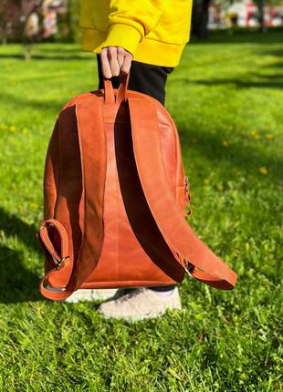 Кожаный большой рюкзак с гравировкой4 фото