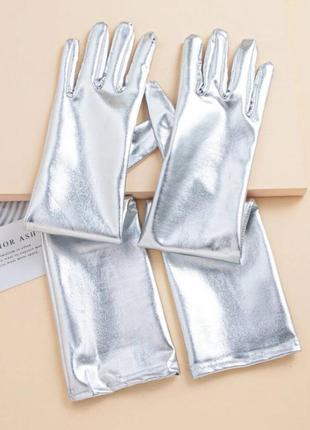 Перчатки серые серебристые серебро блестящие ретро оперные ретро винтаж винтажные высокие длинные выше локтя латекс латексные кожа кожаные6 фото