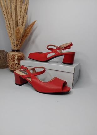 Босоніжки жіночі