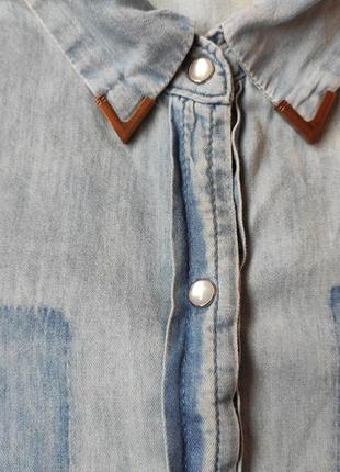 Блакитна світла джинсова сорочка бавовна з перламутровими кнопками металевими куточками коміра10 фото