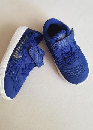 Кроссовки  nike revolution 3 оригинал р. 23.5