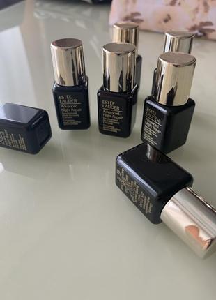 Нічна зволожуюча сиворотка проти зморшок: estée lauder advanced night repair synchronized multi-recovery complex mini 7 или5 фото