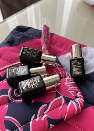 Нічна зволожуюча сиворотка проти зморшок: estée lauder advanced night repair synchronized multi-recovery complex mini 7 или3 фото