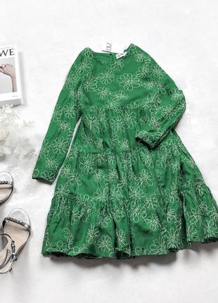 Шикарное ярусное платье zara кроя baby doll трендового зеленого цвета с вышивкой цветами
