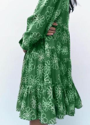 Нова шикарна ярусна сукня zara крою baby doll трендового зеленого кольору з вишивкою квітами8 фото