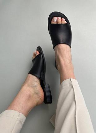 Женские кожаные шлёпки