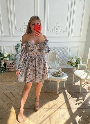 Платье с рукавом