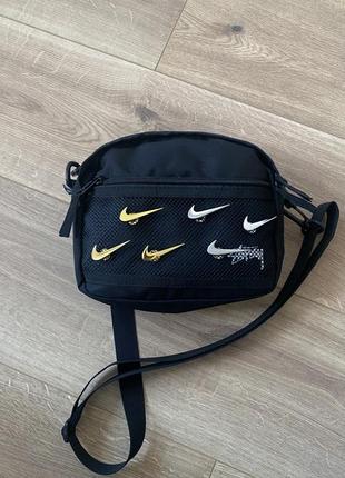 Значок nike swoosh на взуття,одяг,сумку3 фото