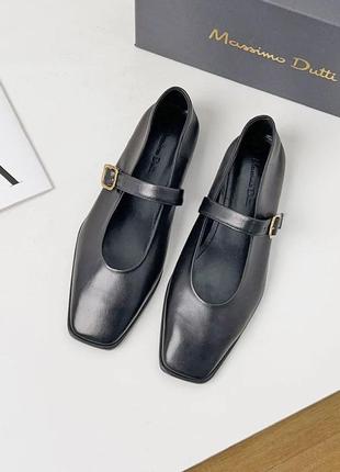 Черные туфли с ремешком и золотой пряжкой2 фото