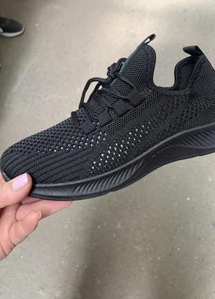 Крутезні кросівки з текстилю на піні  750 грн