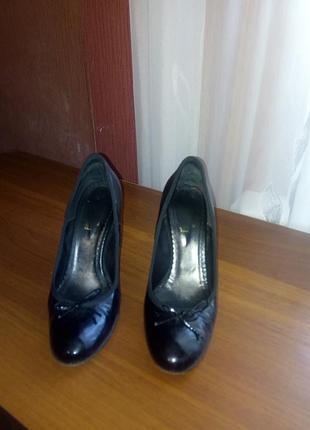 Лаковые туфли
