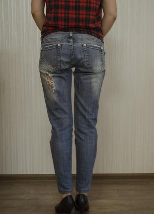 Фирменные джинсы с дырками3 фото